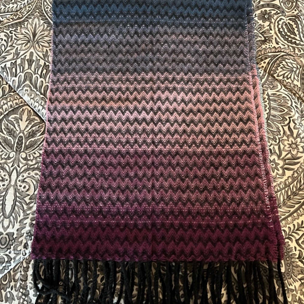 NWOT - Chevron Patterned Scarf with Fringe